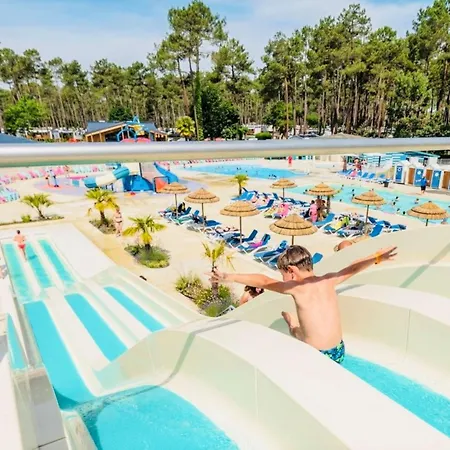 Campsite Mh 201 Agreable Et Equipe 2ch Dont Parentale Et 2sdb Avec Vue Sur Foret Dans 4 Etoiles Saint-Julien-en-Born